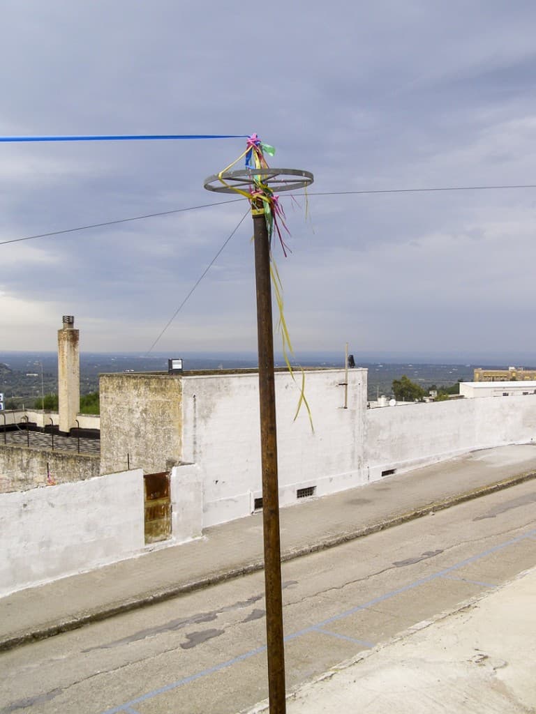 The pile of “Cuccagna”, a traditional game in Puglia