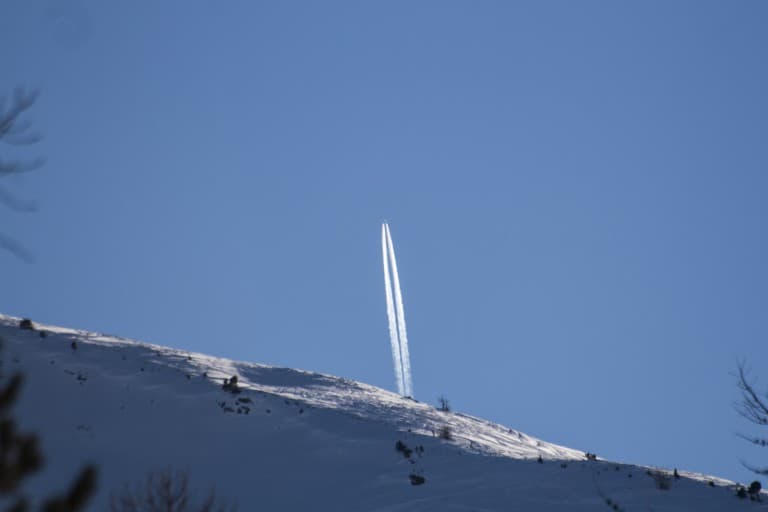 A plane check from the mountain leaving contrails