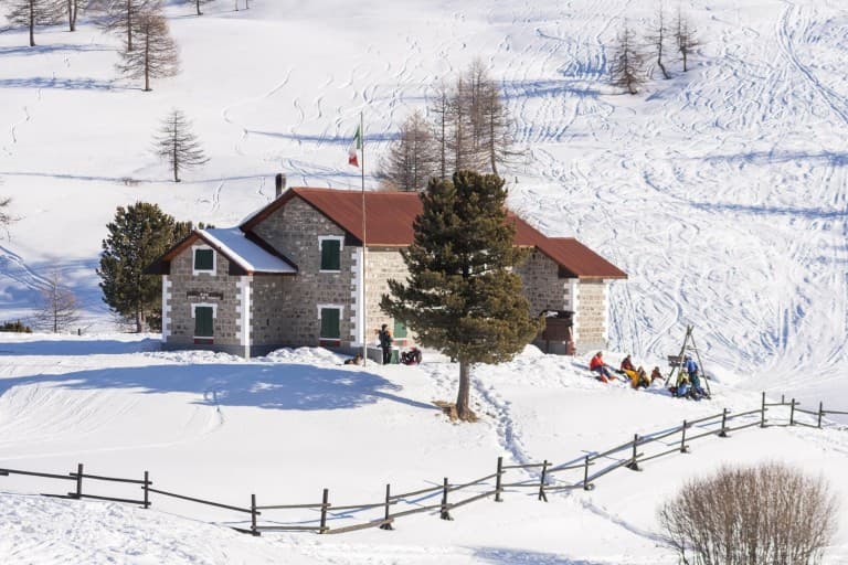 A refuge in the Alps on the way to the Black Lake