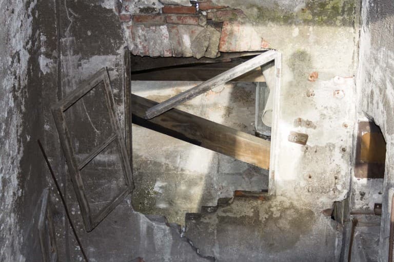 Broken Window at Garis – Abandoned Brakes Factory – Nichelino, Italy