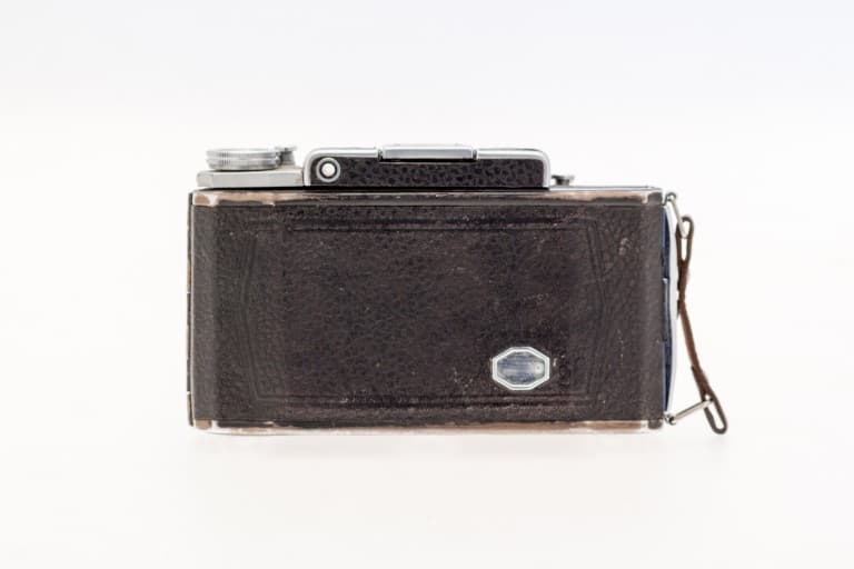 Moskva 2 (Москва) – Soviet 6x9cm Folding Film Camera Rear View