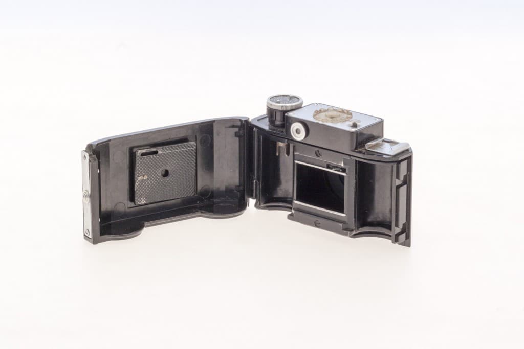 Smena 2 (Смена) – Soviet 35mm Compact Film Camera Opened