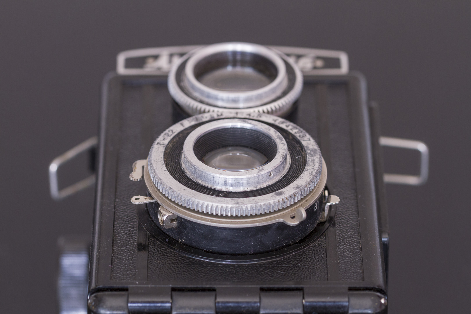 Lubitel (Любитель) – First 6x6 cm Twin Lens Reflex Soviet Film Camera